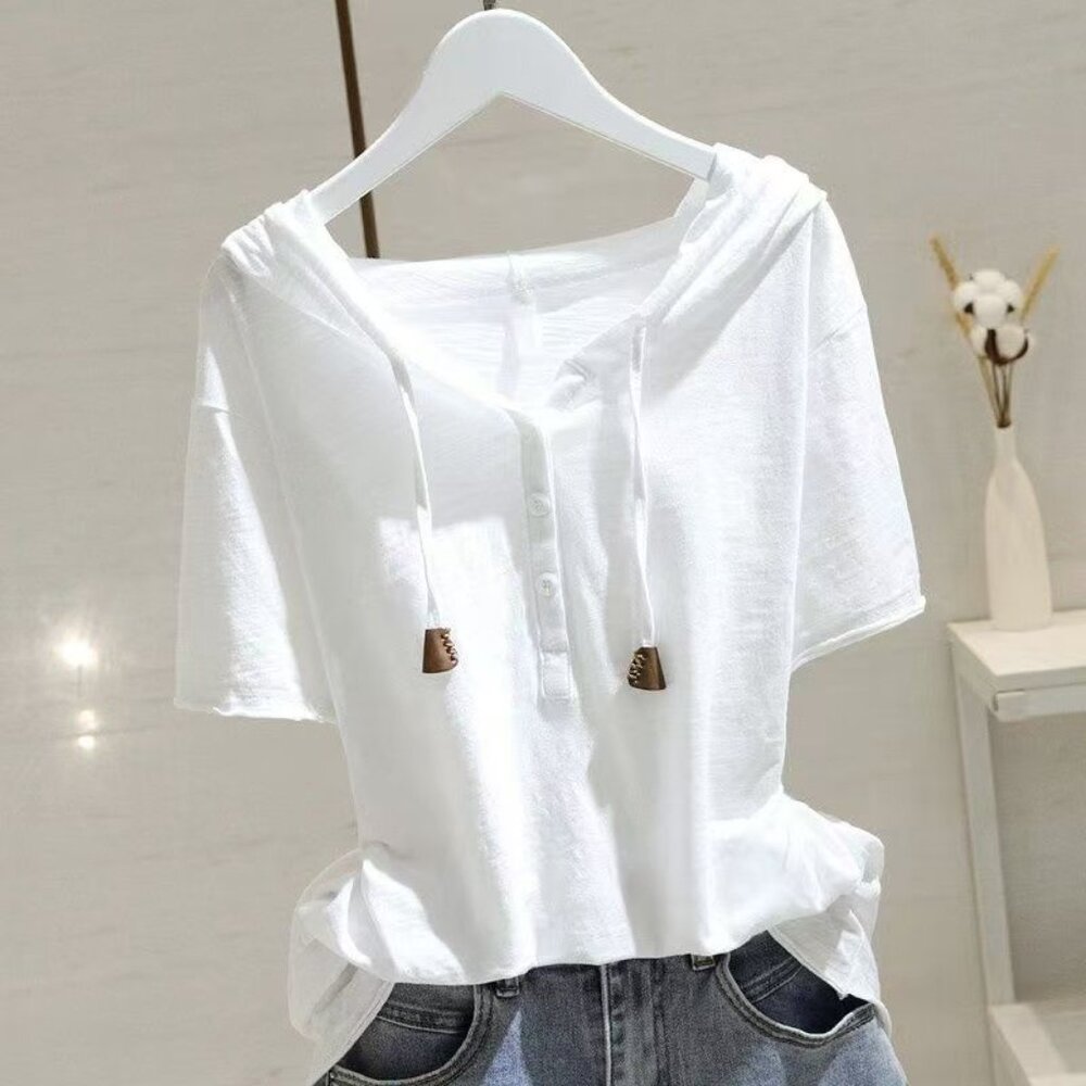 White short-sleeved T-shirt